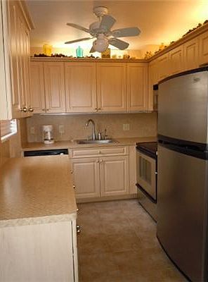 2nd image of 204 Markham J #204