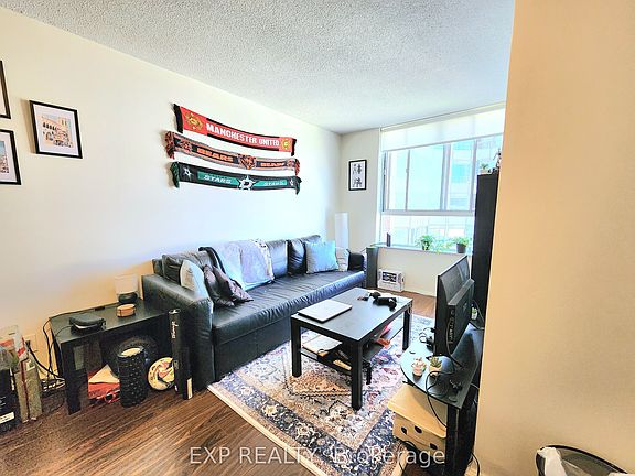 4th image of 711 Bay St #1421