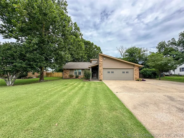 606 NW 9th St, Wagoner, OK 74467