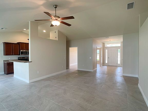 5th image of 1621 SW 30th Ter