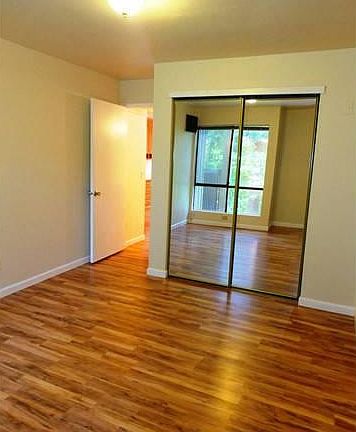 3rd image of 10819 NE 37th Pl APT 227
