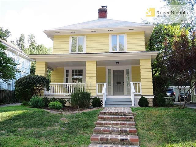 CUTE CUTE home just steps from the Brookside shops!