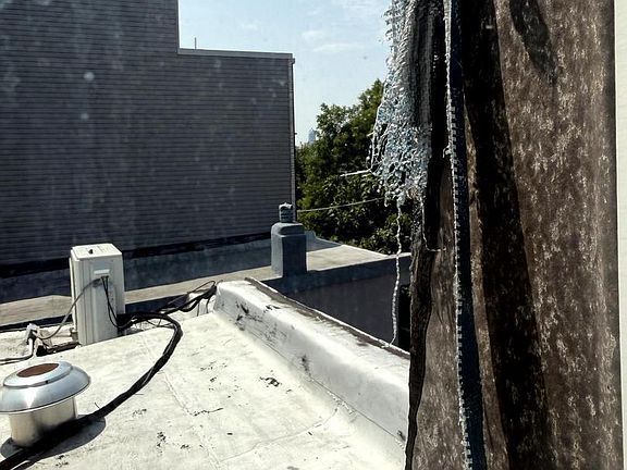 5th image of 432 Diamond St