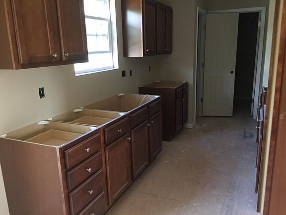 3rd image of 900 Lona Ln