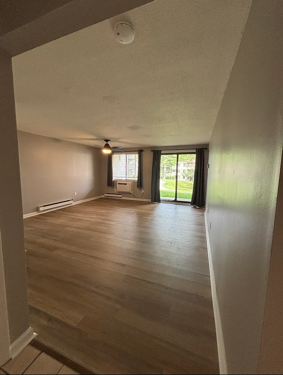 Building Photo - 7 Padanaram Rd #F145