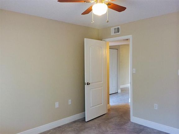 5th image of 19106 Glenmoor Dr #19106