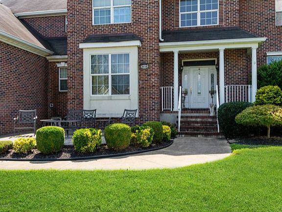 2nd image of 1810 Charlton Cir