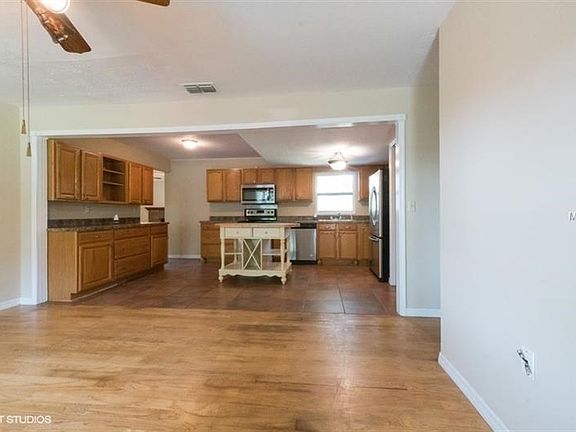 3rd image of 11839 Orange St