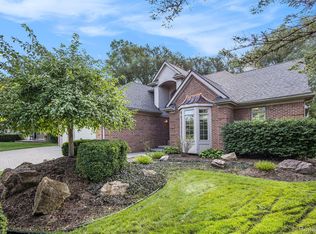 1460 Kentfield Dr, Rochester, MI 48307