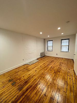 5th image of 760 Union St #1
