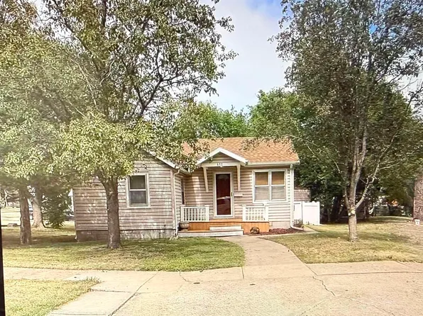411 E 5th St, Russell, KS 67665