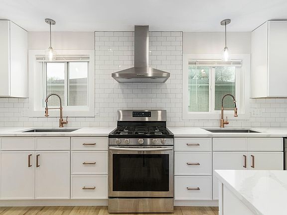 3rd image of 25720 Southwood Dr