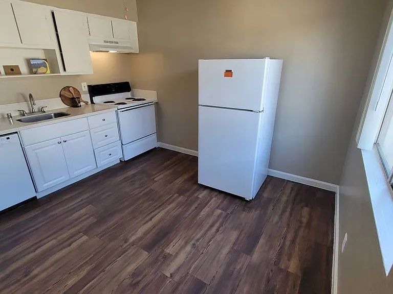 Serramonte Park Apts — Photo 6