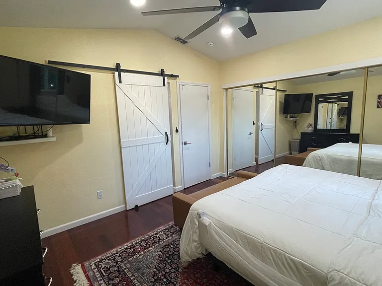 9425 Village Tree Dr — Photo 36