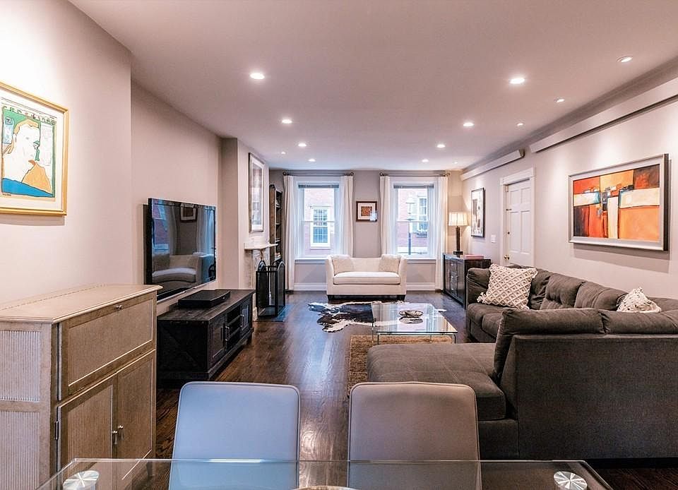 1st image of 17 Chestnut St #2