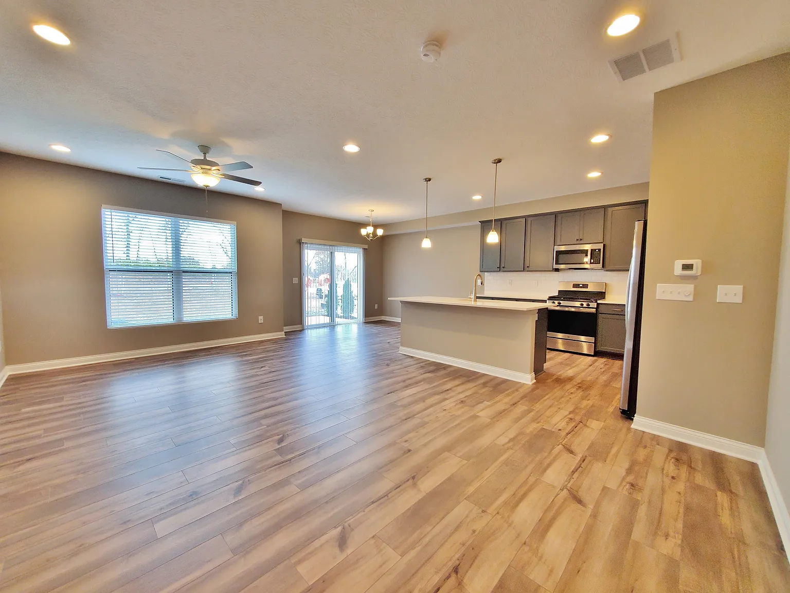2 bed, 2.5 bath, 1524 sqft, $2,450 — Photo 4