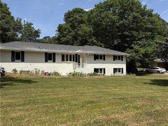 3rd image of 157 Jennifer Ln NW