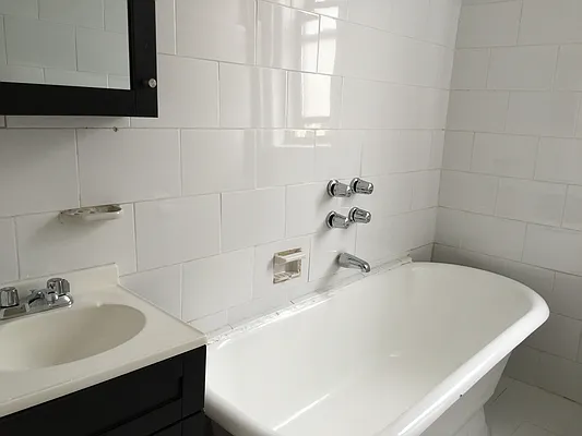 Rented by Edward Gugenheim, LREB | media 10