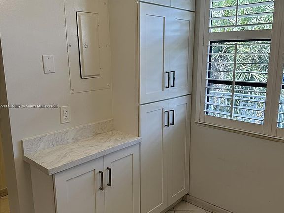 4th image of 1709 Whitehall Dr APT 402