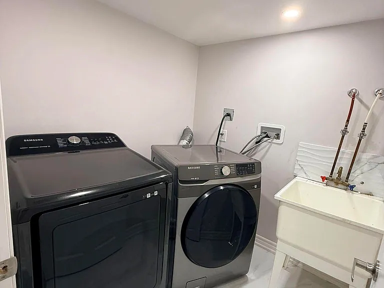 15 McGinty Ave #BASEMENT — Photo 10