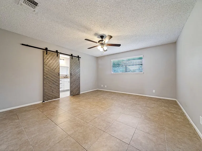 313 Sagecrest Dr — Photo 15