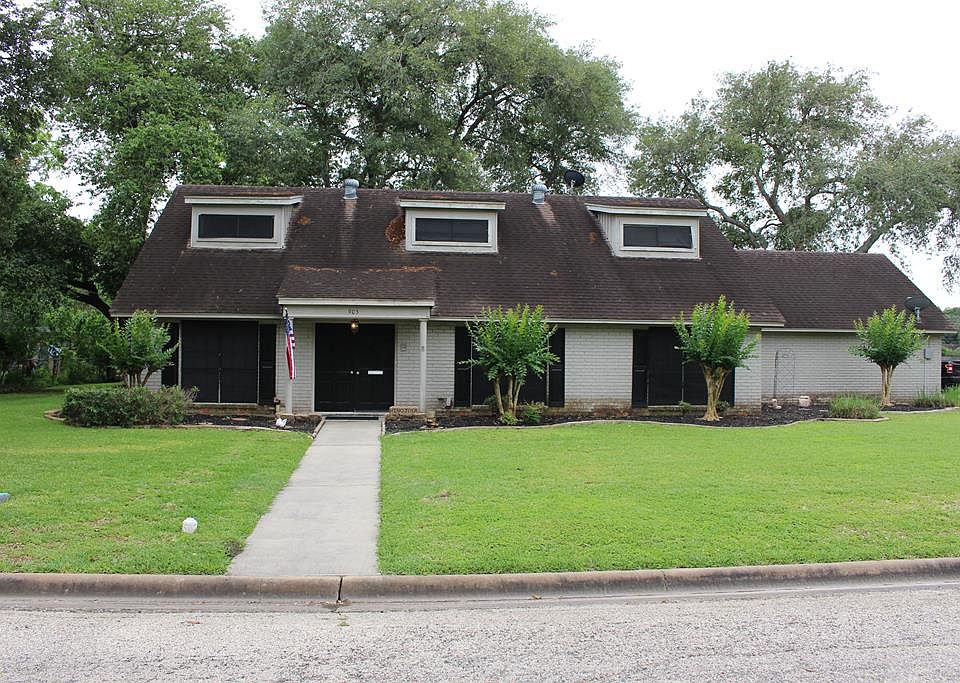 905 Center St, El Campo, TX 77437 Zillow