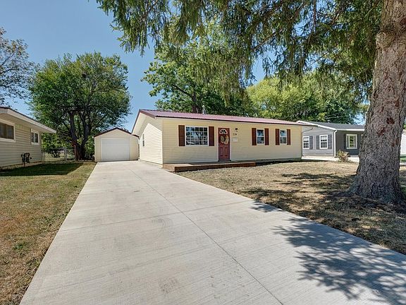 3rd image of 779 Richmond Ave