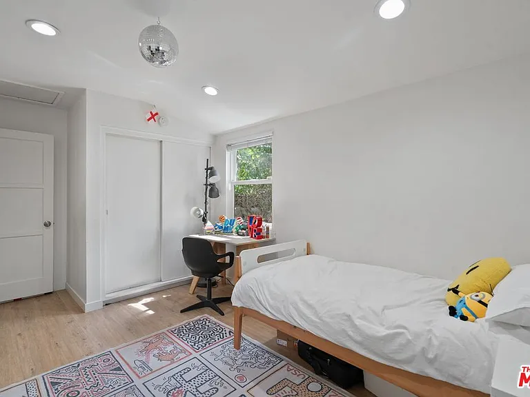 5211 Allott Ave — Photo 14
