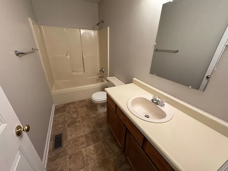 5538 N Meadow Dr — Photo 24