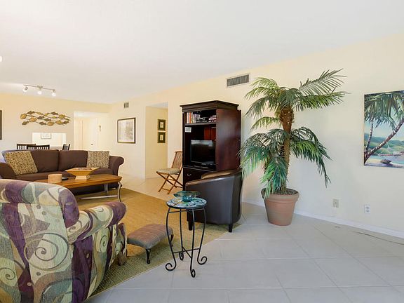 4th image of 13817 Royal Palm Ct APT C