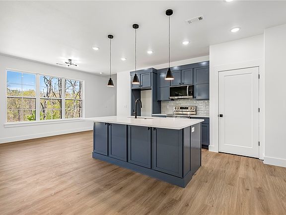 3rd image of 289 Kinross Dr