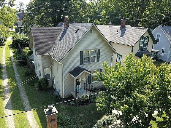 3rd image of 433 E Court St