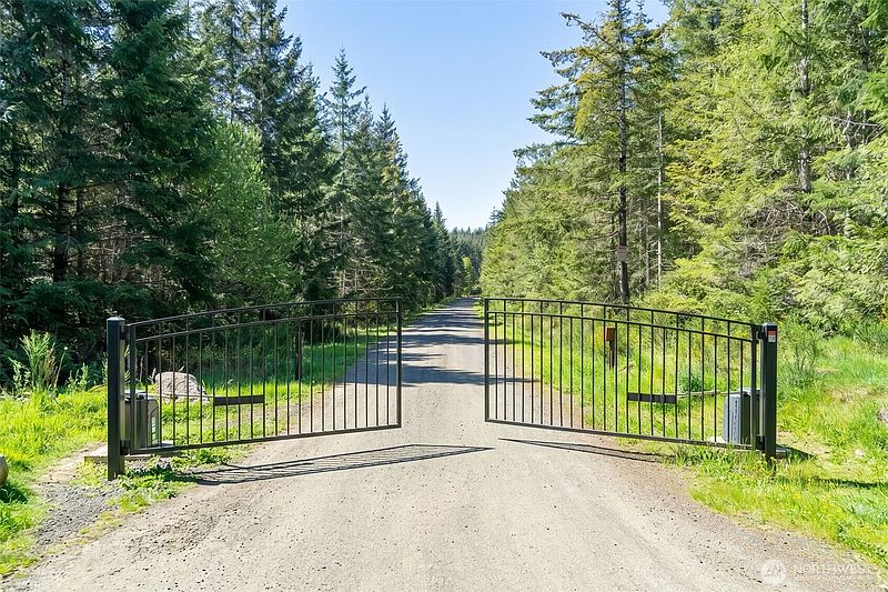 2nd image of 410 E Lone Fir Drive