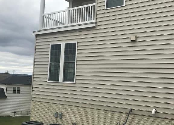 master bed room out side sitting area and below sun-room from out side