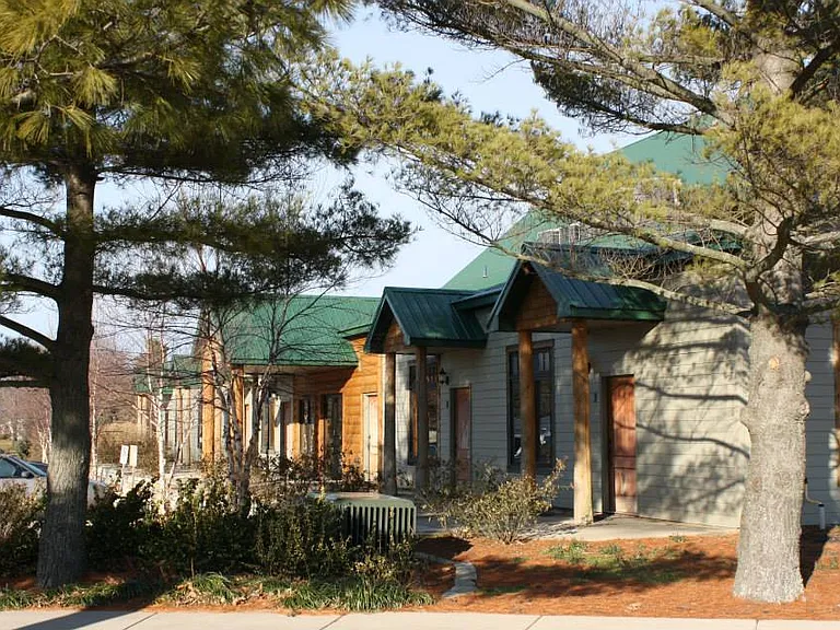 1000 Lakewood Dr #7 — Photo 2