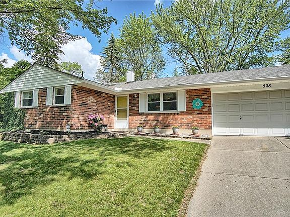 2nd image of 528 Maple Hill Dr