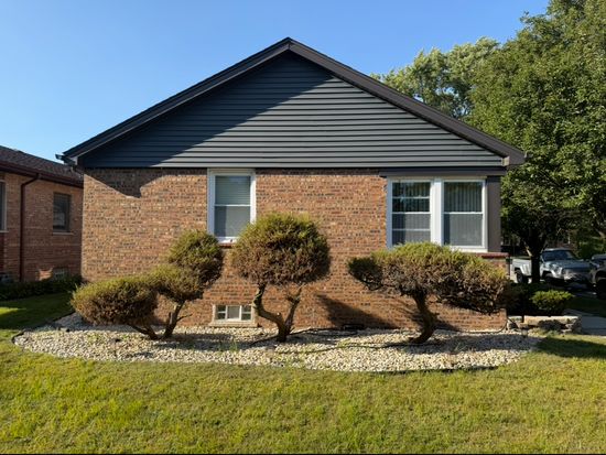 9858 S Millard Ave, Evergreen Park, IL 60805