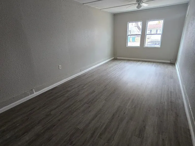 1140 Saint Rose Ln — Photo 7