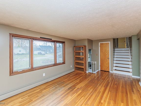 5th image of 538 N Woodhill Dr