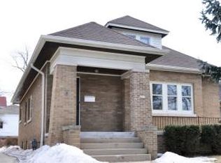 4218 N Larkin St, Shorewood, WI 53211