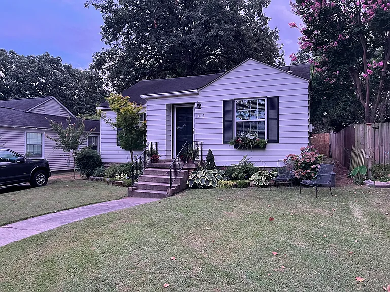 312 E C Ave — Photo 2