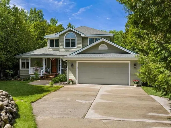 18893 Clipperview Rd, Charlevoix, MI 49720