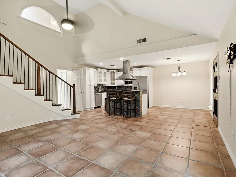 7354 Walling Ln — Photo 5