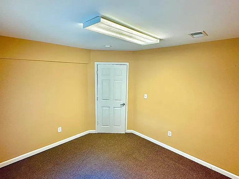 2251 Roswell Rd — Photo 12