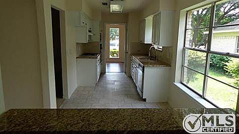 5th image of 2851 Maydelle Ln