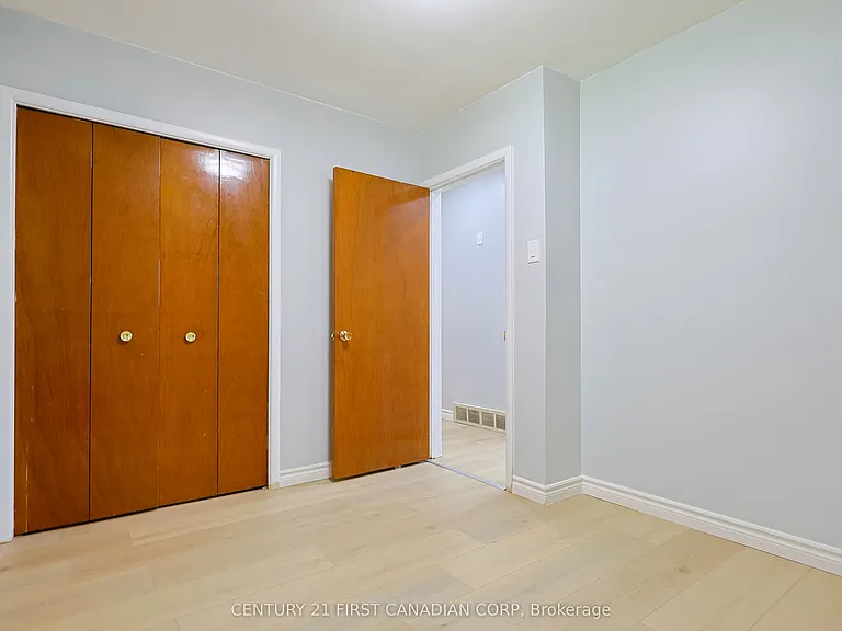 268 Burlington Cres #UPPER — Photo 19