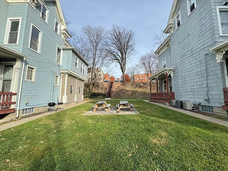26 Conklin Apts — Photo 19