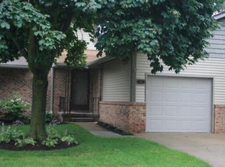 833 Moore Dr, Chelsea, MI 48118