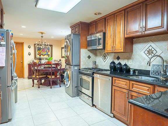 5th image of 1211 Hillside Pl