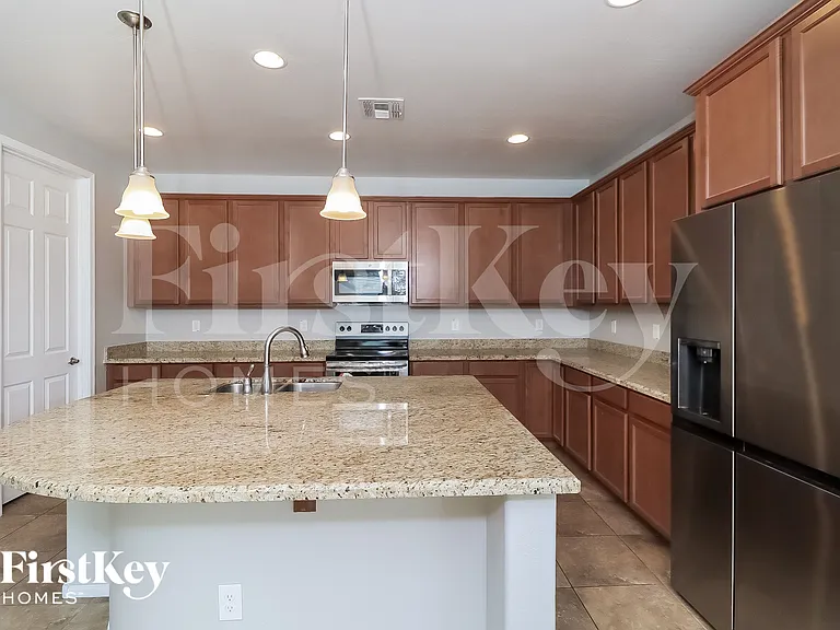 5027 W Saint Catherine Ave — Photo 8